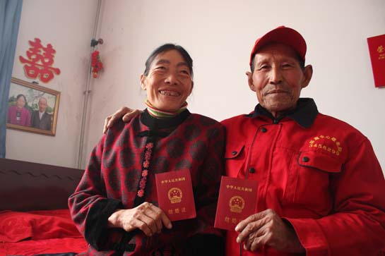 五保老人喜结连理.JPG