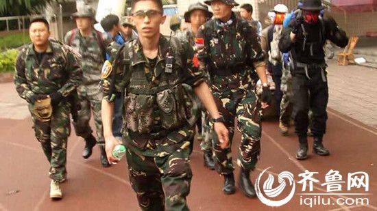 秦一杰率特战救援队参与雅安救援时